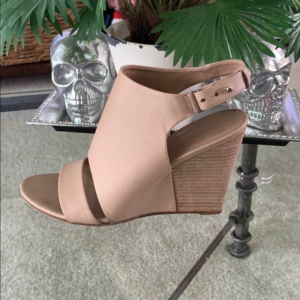 Vince Calf Leather Tan Wedge Sandal Retail $425